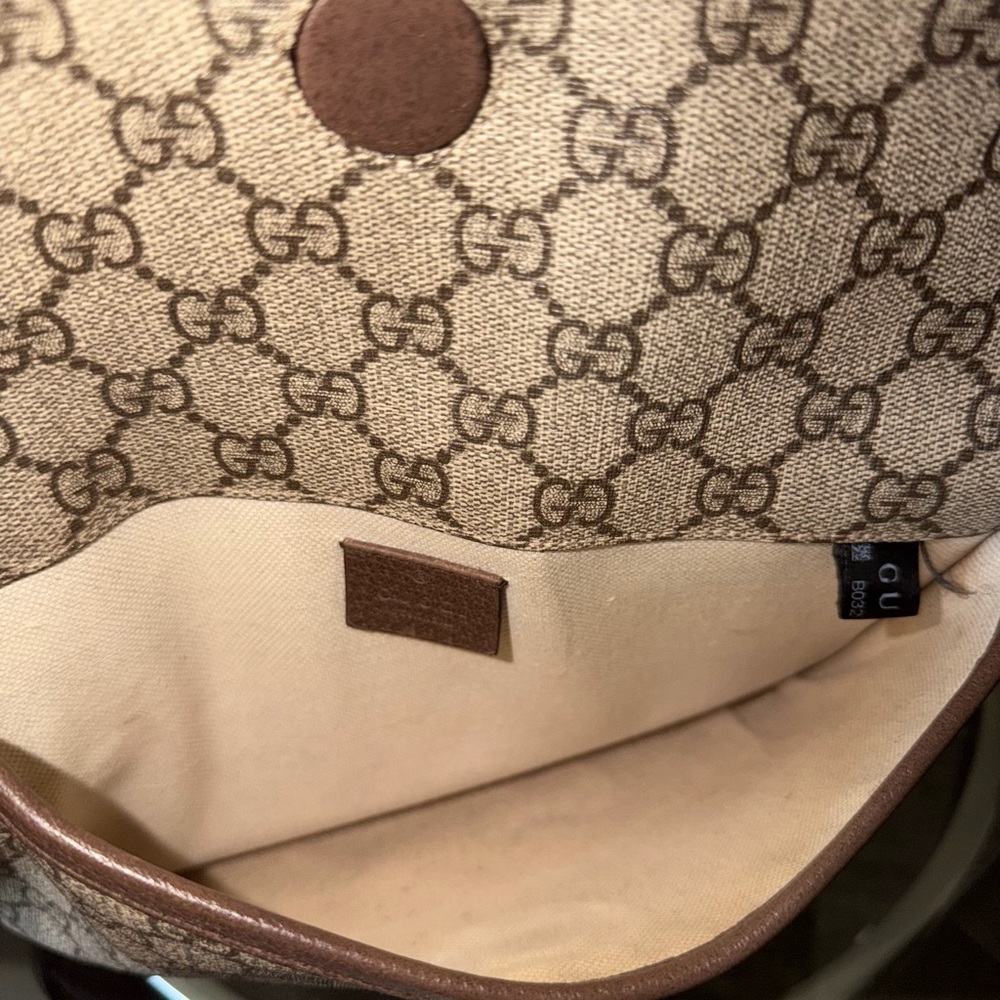 Gucci Beige GG Supreme Crossbody Belt Bag with Red and Green Web Strap - Picture 3 of 3